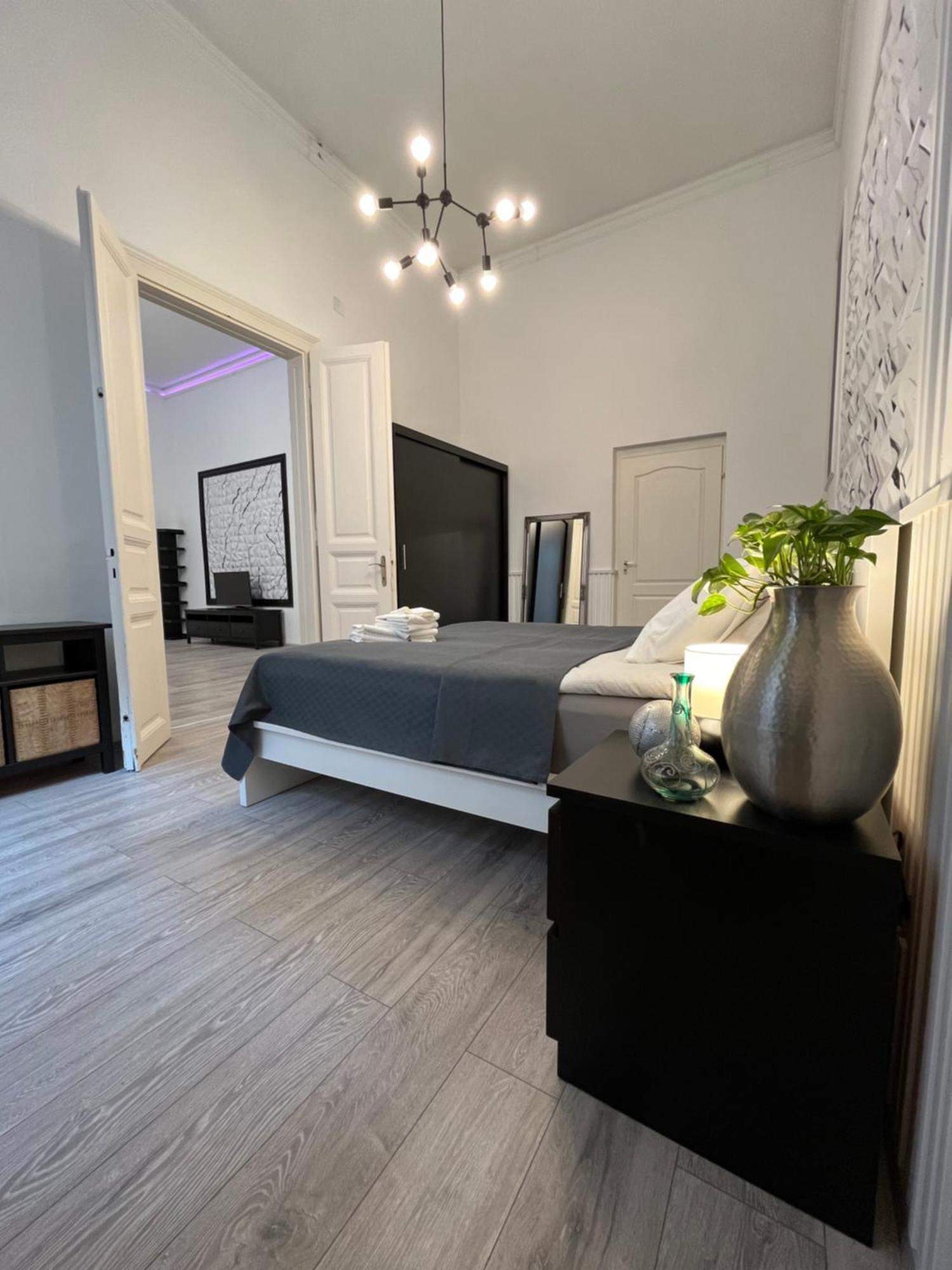 E 37 Downtown Whit Garage Opcional Apartman Budapest