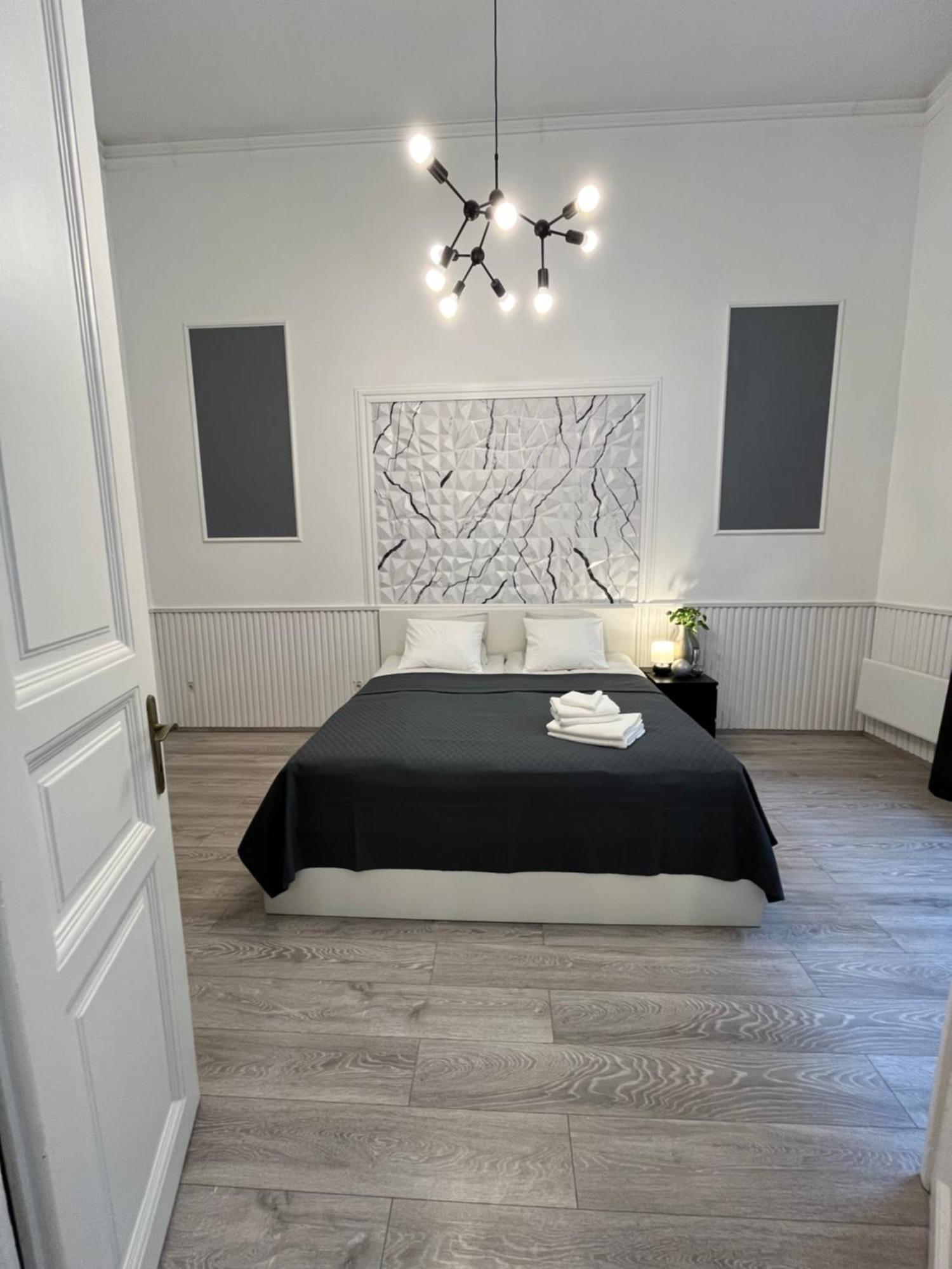 E 37 Downtown Whit Garage Opcional Apartman Budapest