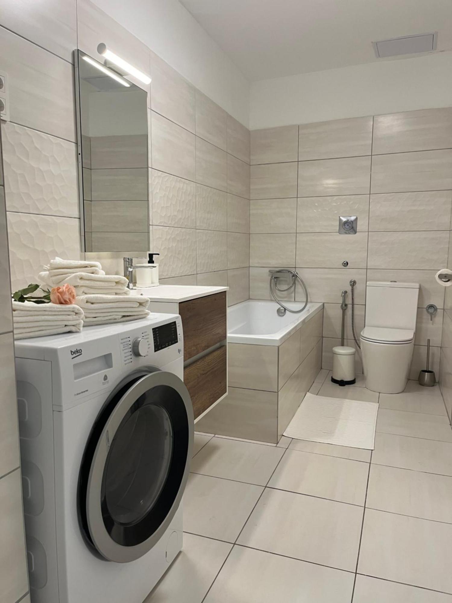 E 37 Downtown Whit Garage Opcional Apartman *