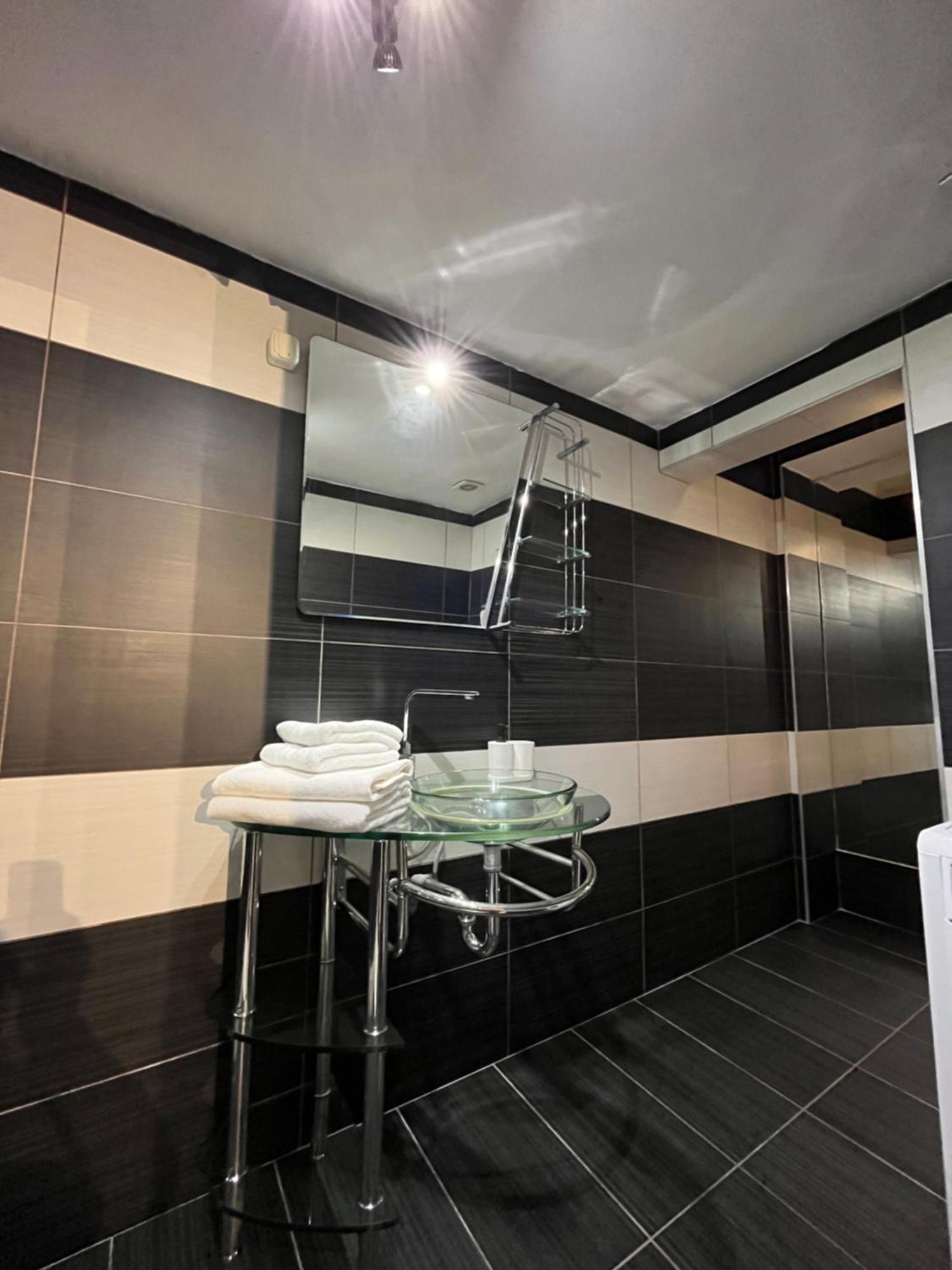 E 37 Downtown Whit Garage Opcional Apartman